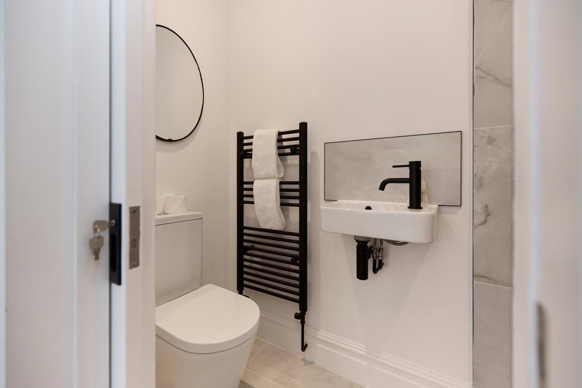 Apartment The Courtyard Flat - 2-bed 2-bath Near Clapham Junction London